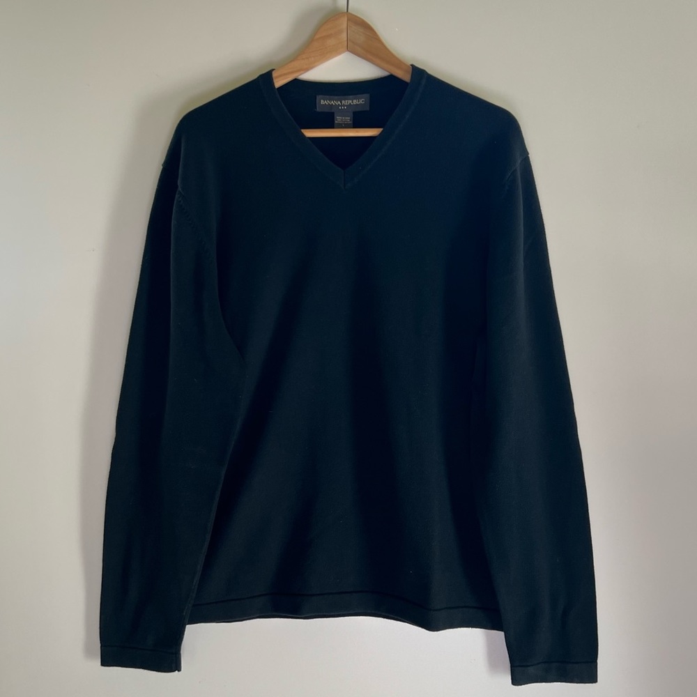 BANANA REPUBLIC large v- neck pullover shirt sweater black